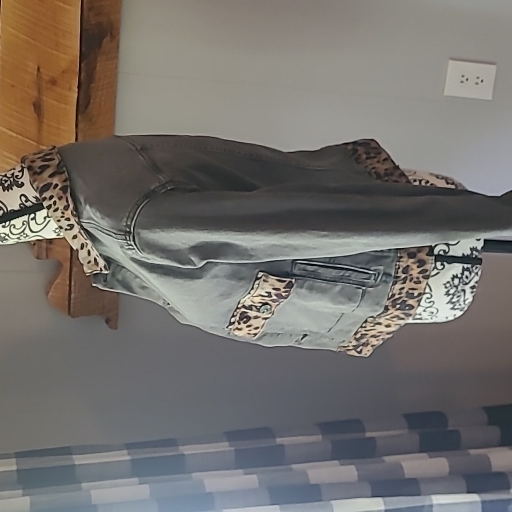 Lularoe Kenny sz XS black leopard print denim jacket new - Picture 2 of 4